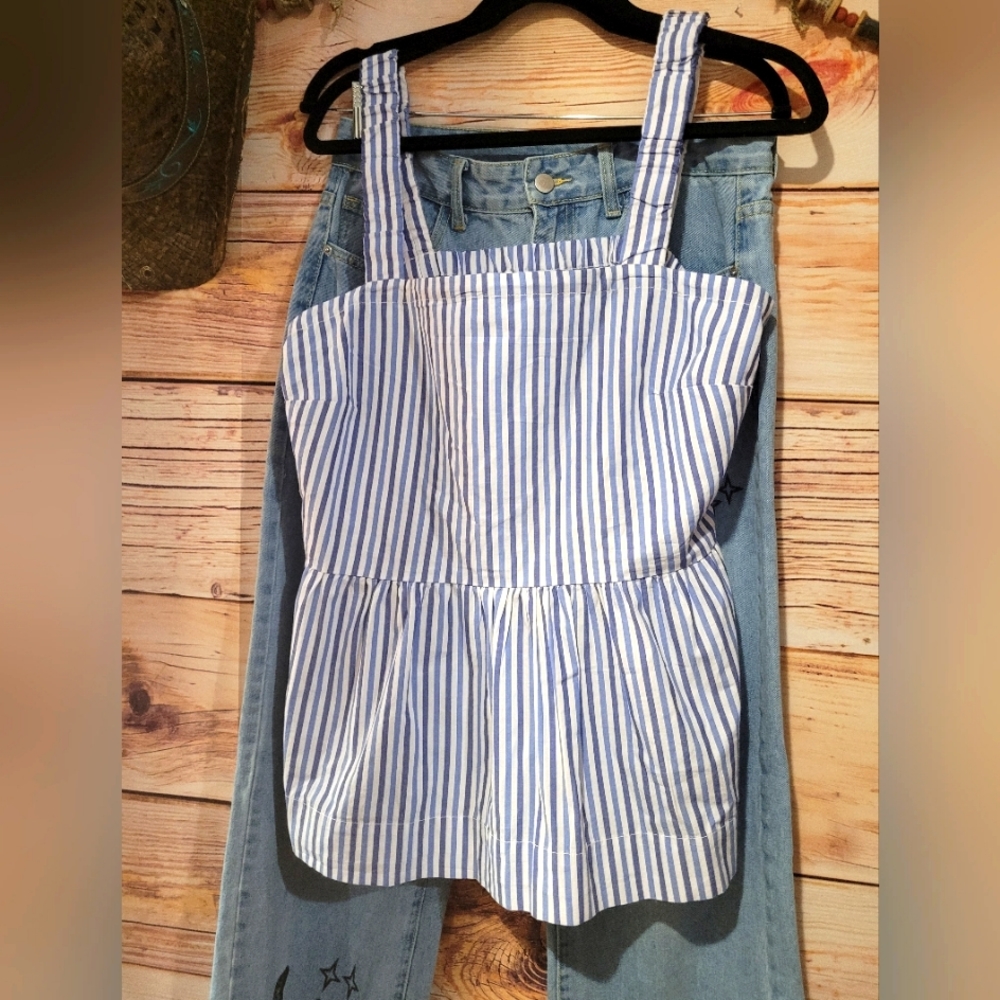 NWT "FREE ASSEMBLY" DENIM STRIPE TOP~ PAIRS WITH YOUR DENIM JACKET!!💙 Large
